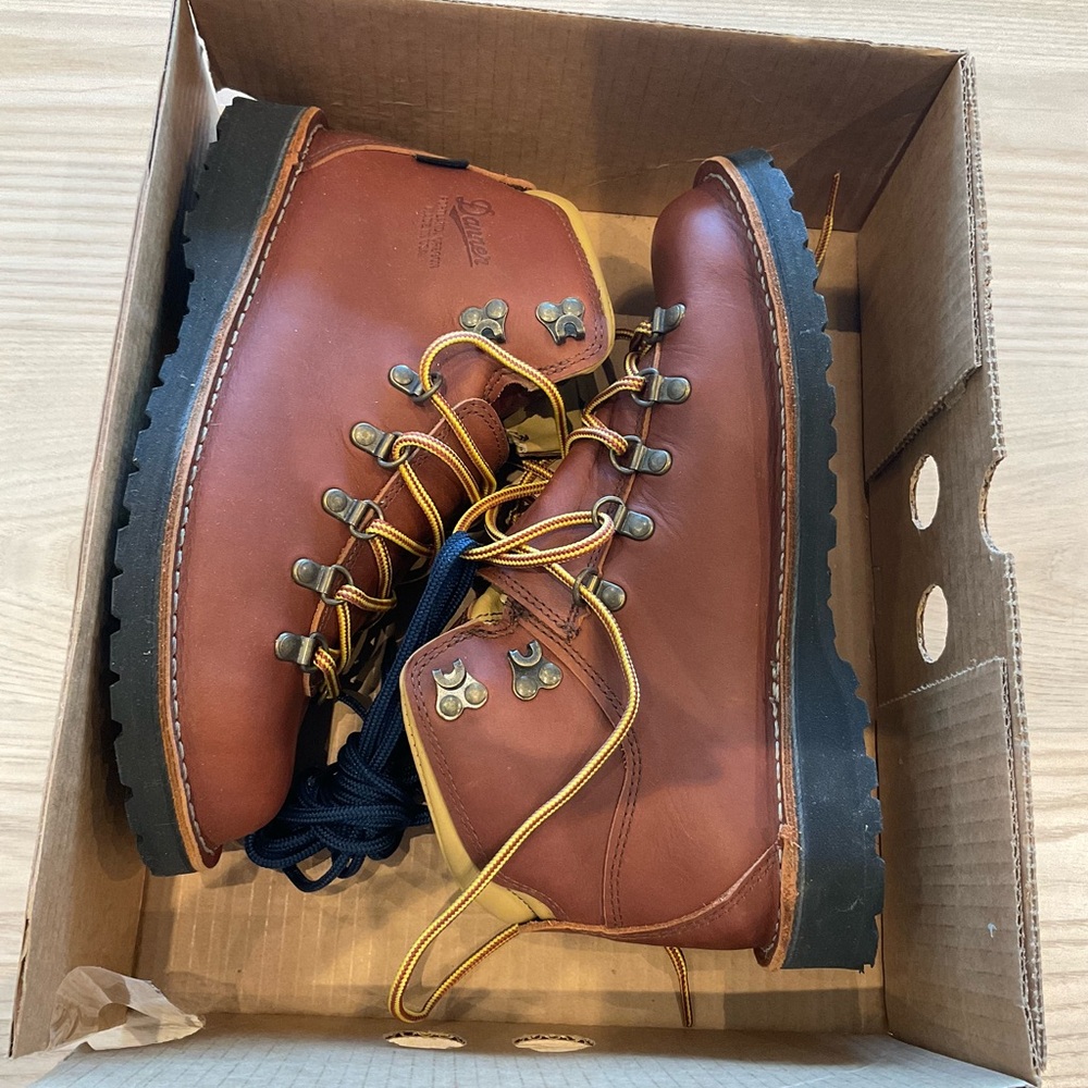 Womens Danner Style #33277 Mountain Pass Cedar - Picture 2 of 2